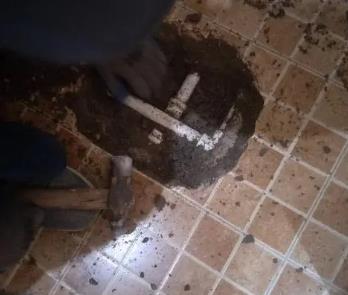 华安卫生间漏水维修公司为您分享下卫生间渗水如何处理及注意事项
